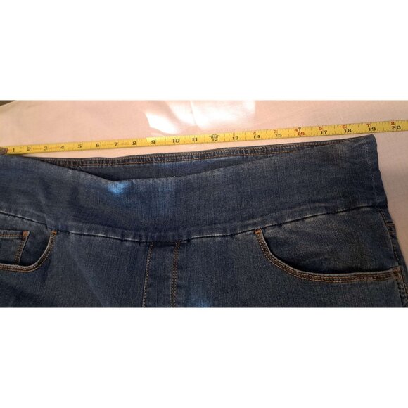 Gloria Vanderbilt Women's Amanda Capri Blue Denim Jeans Plus Size 18 Pull On - Picture 5 of 9